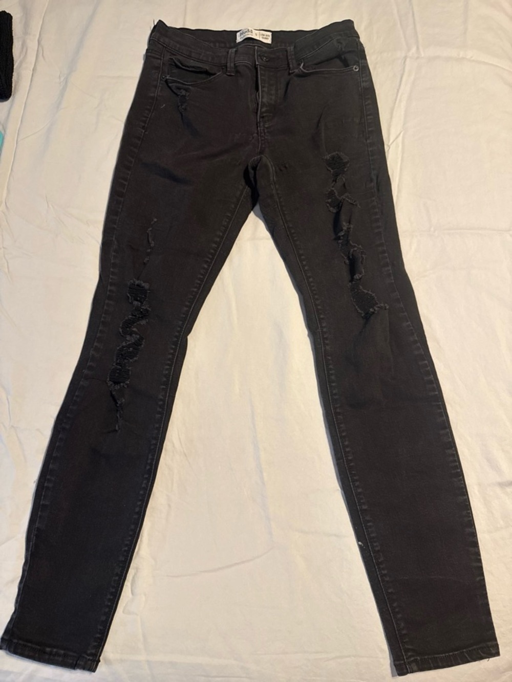 Mudd Women’s Skinny Jeans — Black Distressed